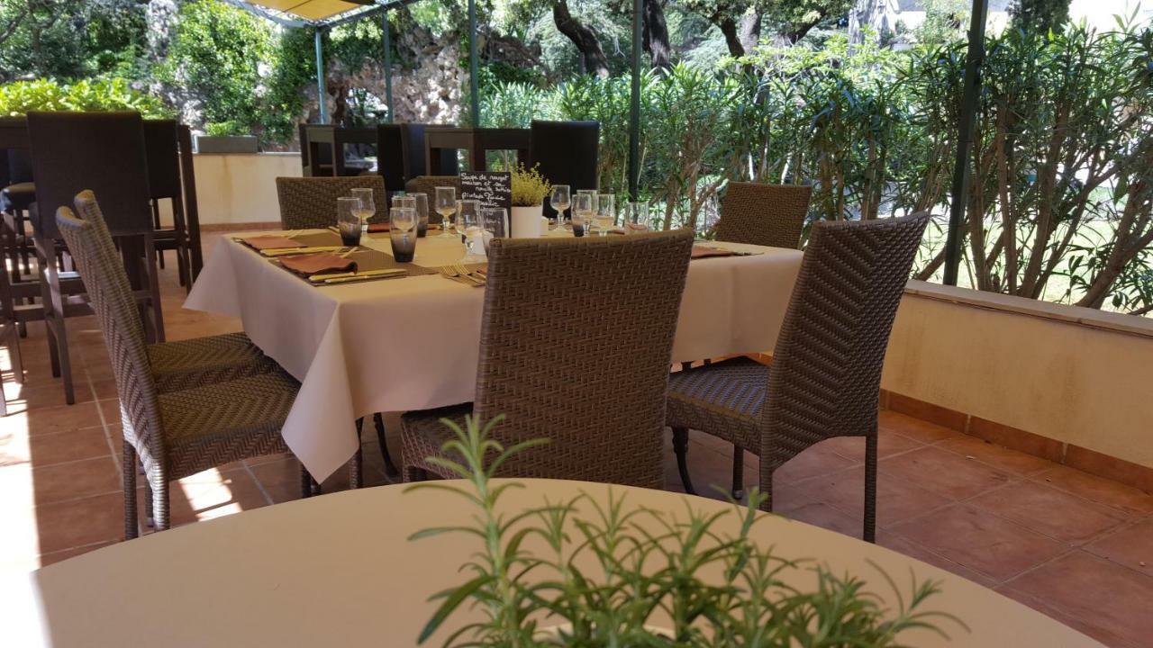 Logis Hotel - Restaurant Residence Les Cedres Villeneuve-lès-Avignon Exterior foto